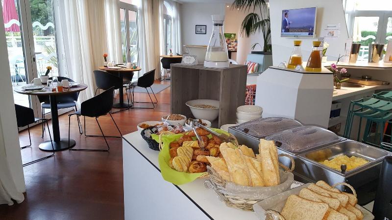 Adonis Mougins Aparthotel ภายนอก รูปภาพ