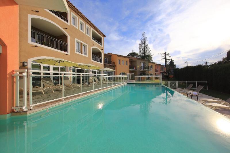 Adonis Mougins Aparthotel ภายนอก รูปภาพ